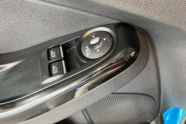 Blå Ford Fiesta fra 2014