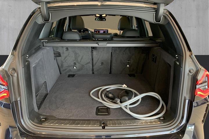 Sort BMW iX3 fra 2023