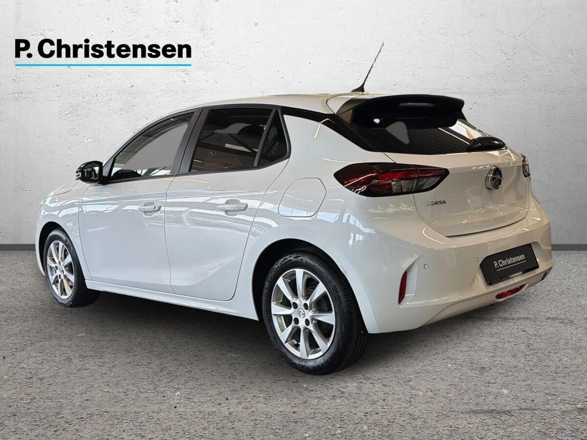 Hvid Opel Corsa fra 2023