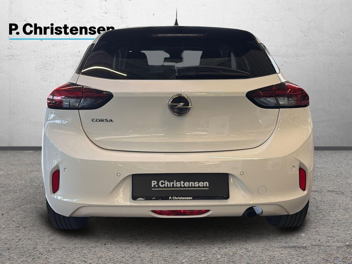 Hvid Opel Corsa fra 2023