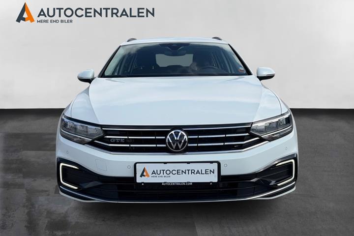Hvid VW Passat fra 2021