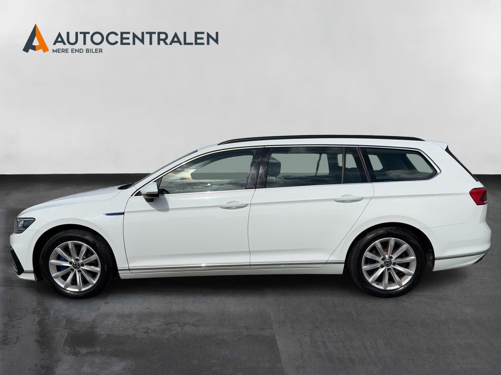 Hvid VW Passat fra 2021