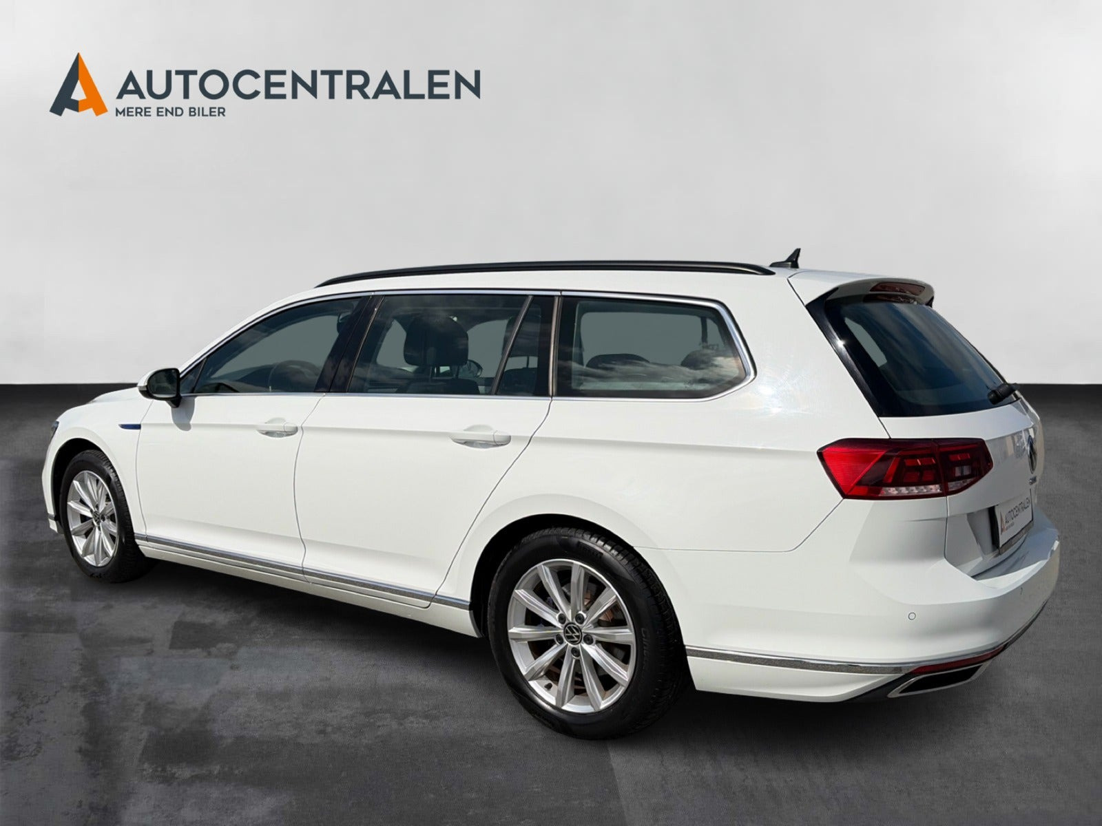 Hvid VW Passat fra 2021