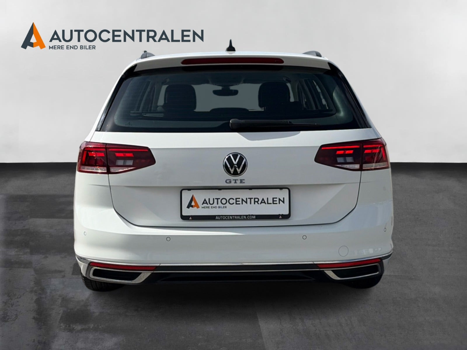 Hvid VW Passat fra 2021