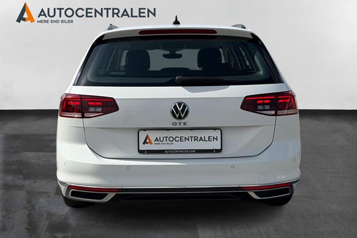 Hvid VW Passat fra 2021