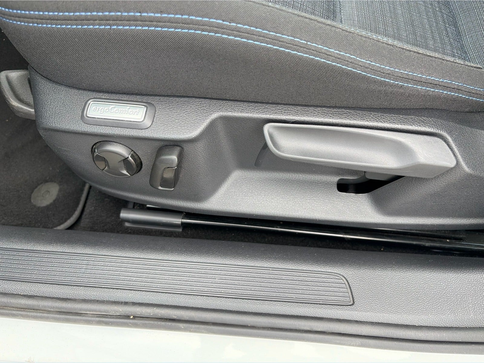 Hvid VW Passat fra 2021