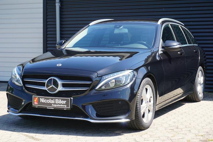 Sort Mercedes C220 d fra 2017 set udefra