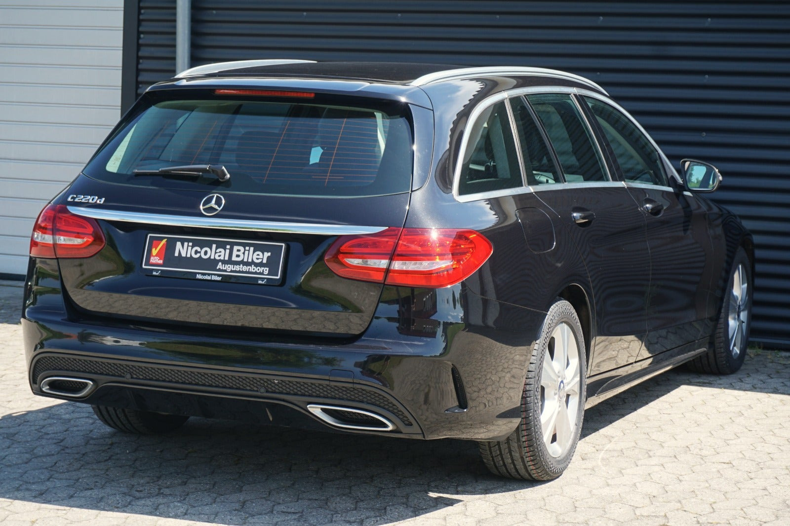 Sort Mercedes C220 d fra 2017