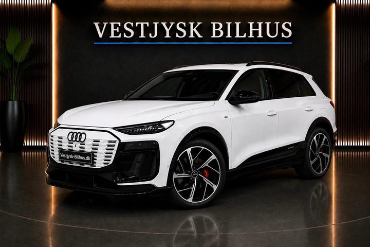 Hvid Audi Q6 e-tron fra 2025 set udefra