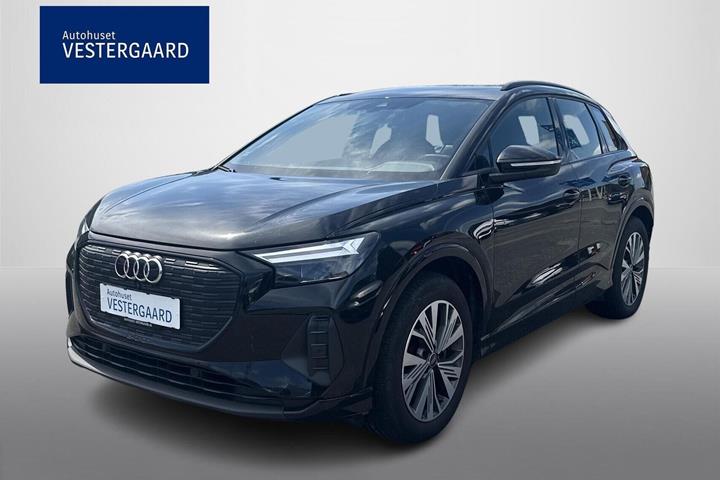 Sort Audi Q4 e-tron fra 2024 set udefra