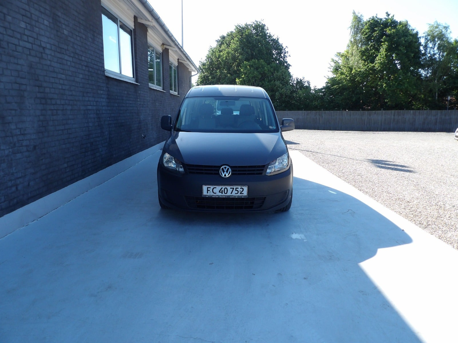 Grå VW Caddy fra 2012