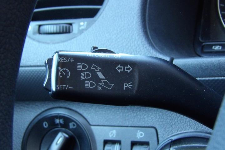 Grå VW Caddy fra 2012