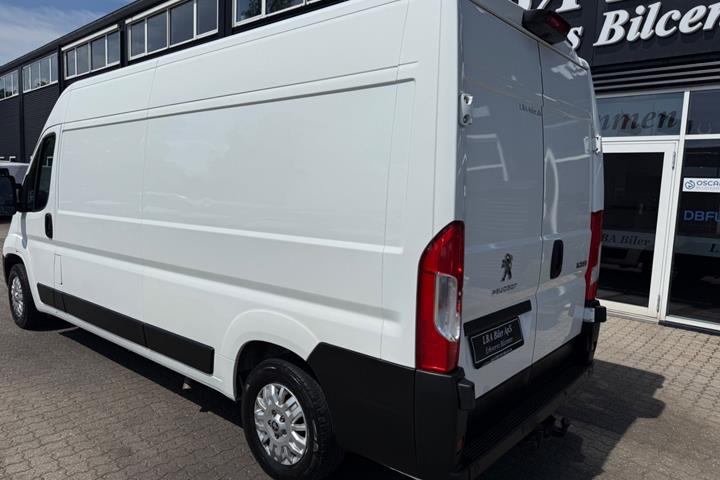 Hvid Peugeot Boxer 333 fra 2021