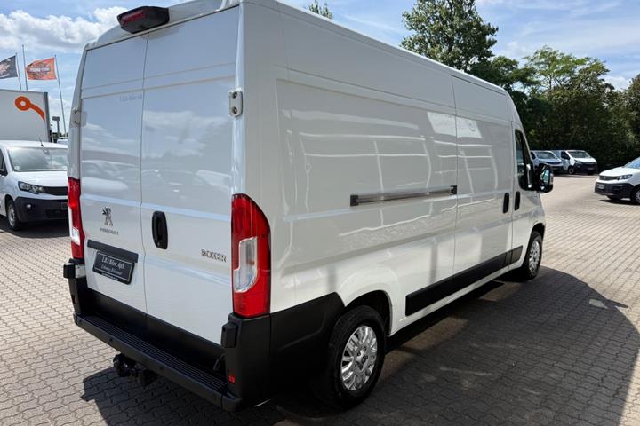 Hvid Peugeot Boxer 333 fra 2021