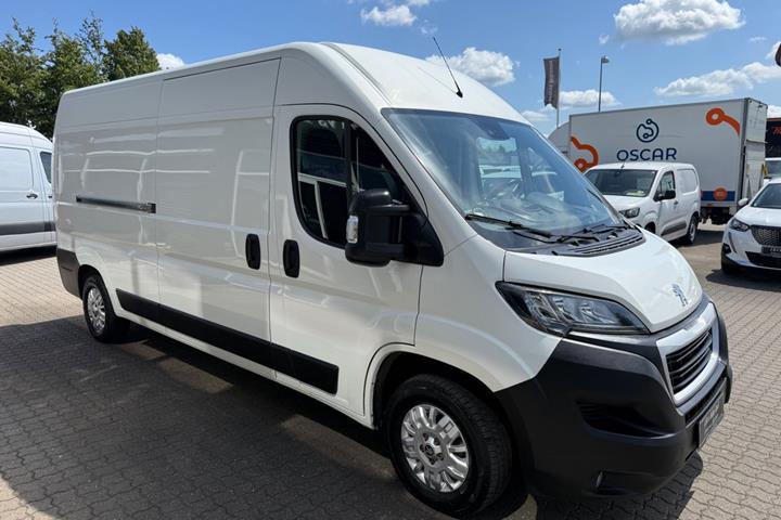 Hvid Peugeot Boxer 333 fra 2021