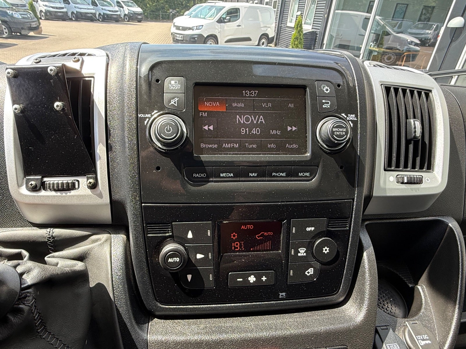Hvid Peugeot Boxer 333 fra 2021