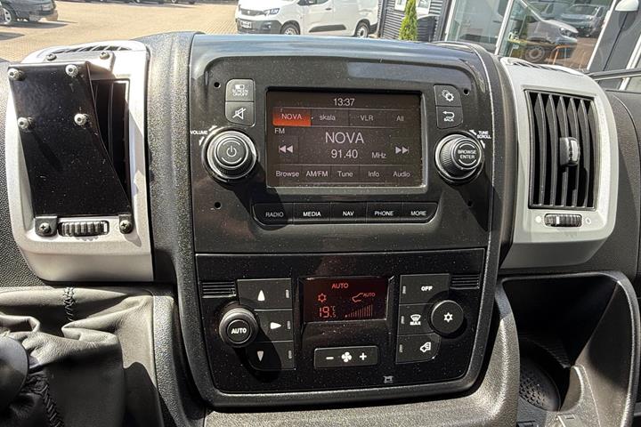 Hvid Peugeot Boxer 333 fra 2021