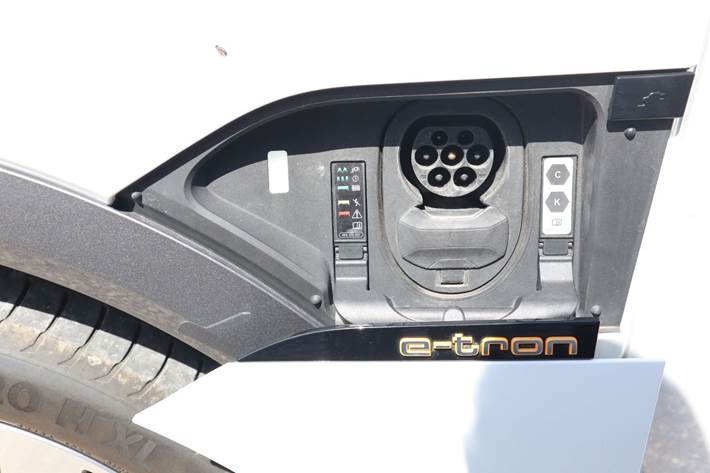 Hvid Audi e-tron fra 2021