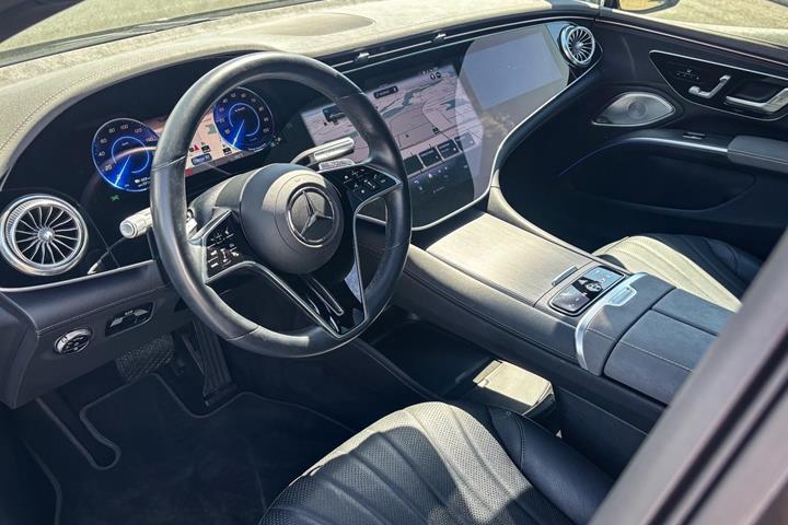 Sort Mercedes EQS580 fra 2022