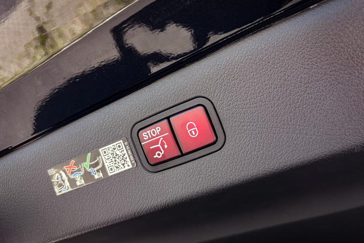 Sort Mercedes EQS580 fra 2022