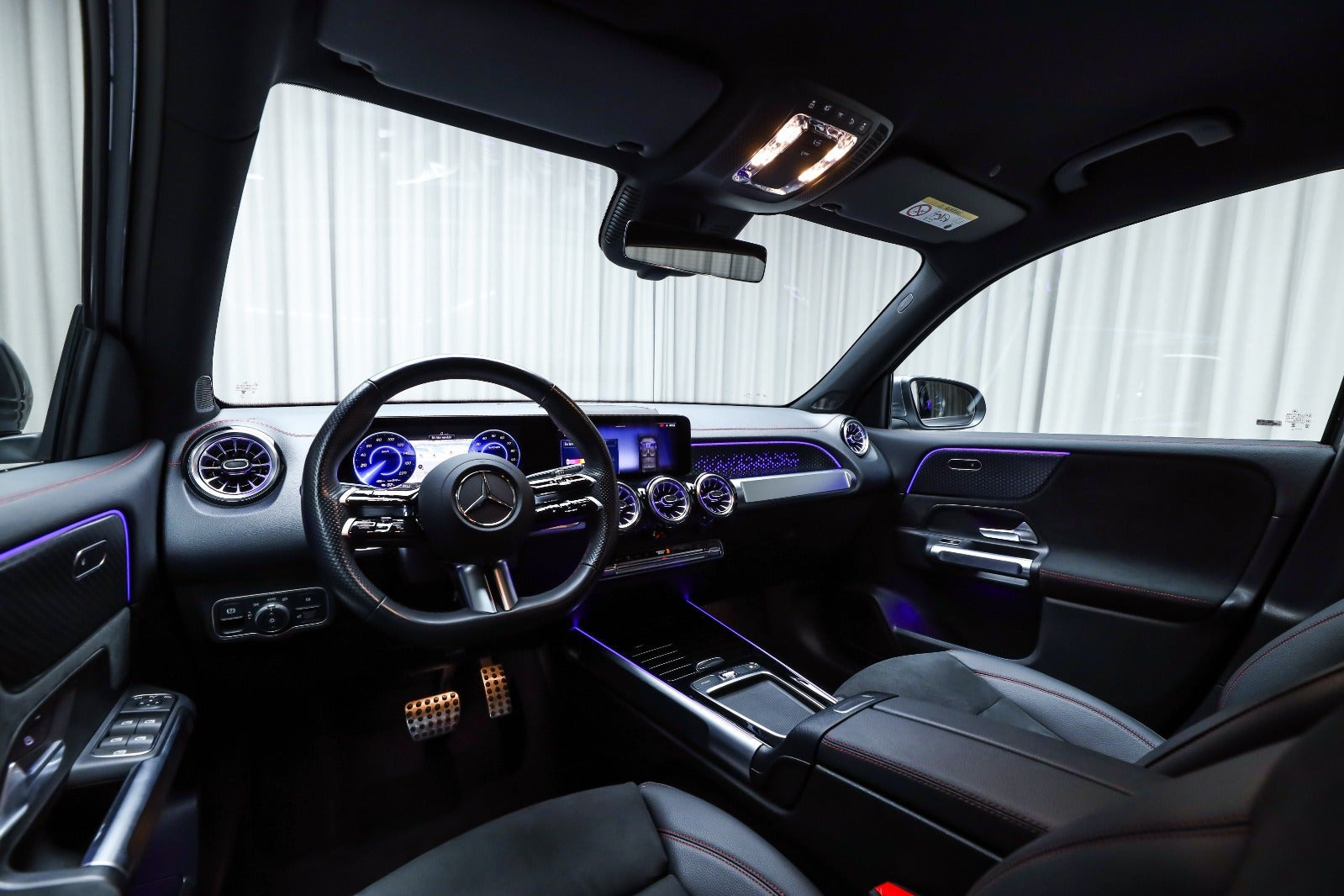 Grå Mercedes EQB250+ fra 2025