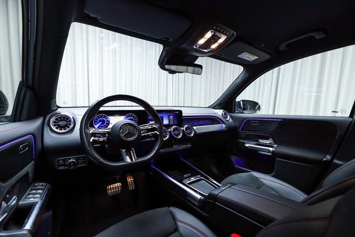 Grå Mercedes EQB250+ fra 2025
