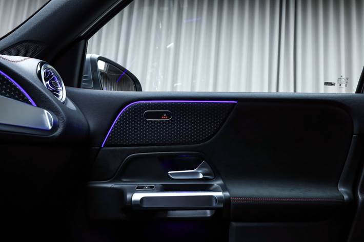 Grå Mercedes EQB250+ fra 2025