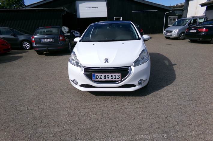 Hvid Peugeot 208 fra 2015