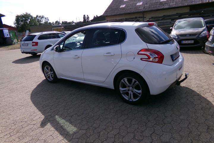 Hvid Peugeot 208 fra 2015