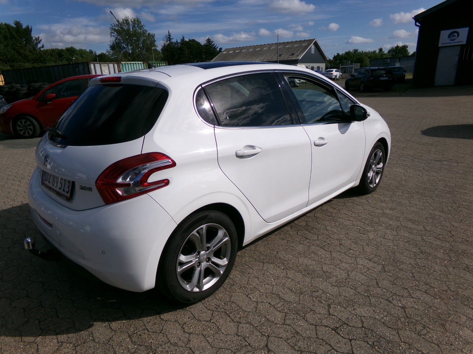Hvid Peugeot 208 fra 2015