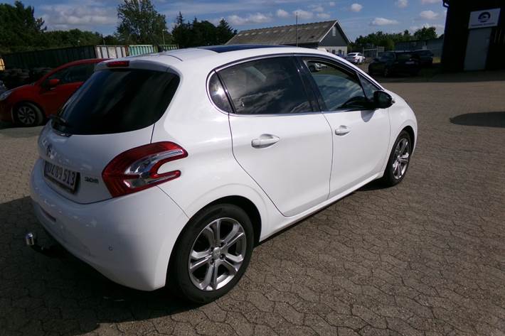 Hvid Peugeot 208 fra 2015