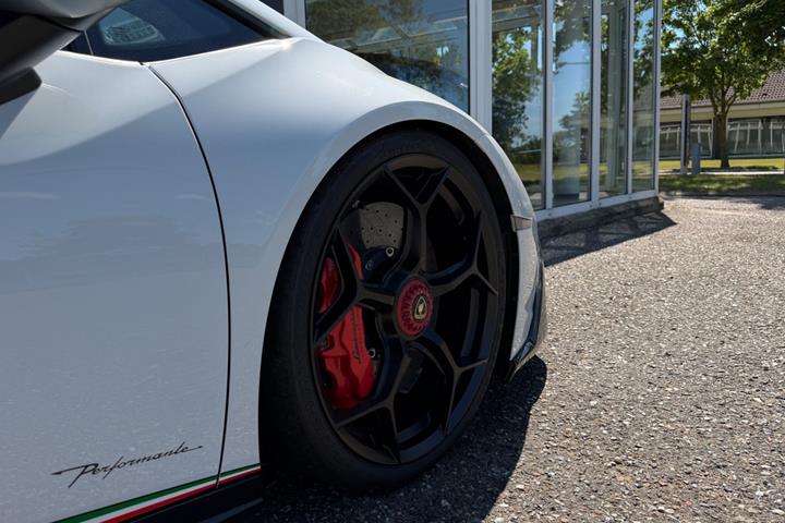 Hvid Lamborghini Huracan fra 2019
