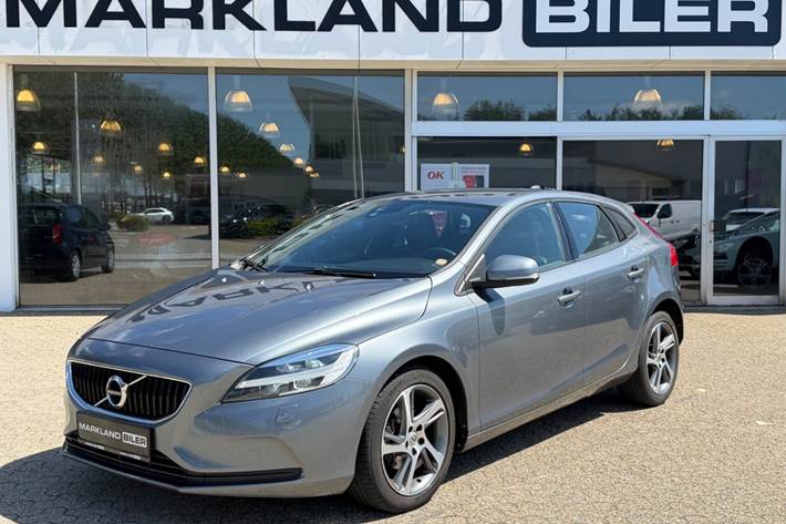 Grå Volvo V40 fra 2018
