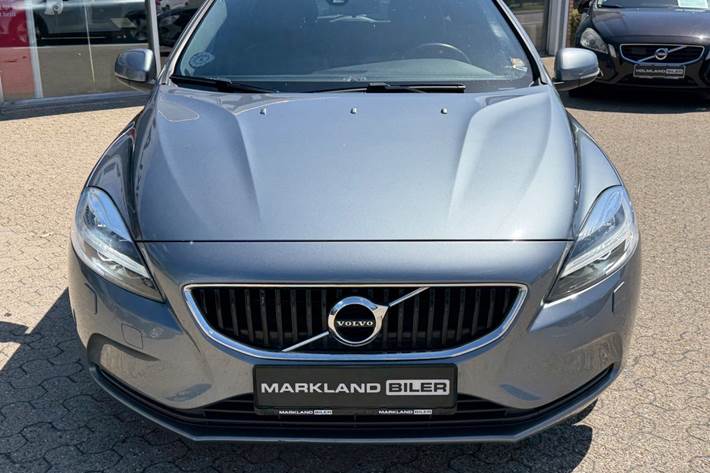 Grå Volvo V40 fra 2018