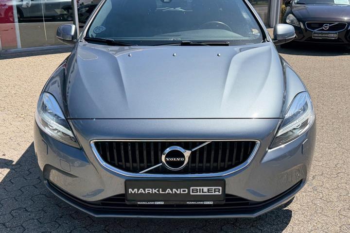 Grå Volvo V40 fra 2018