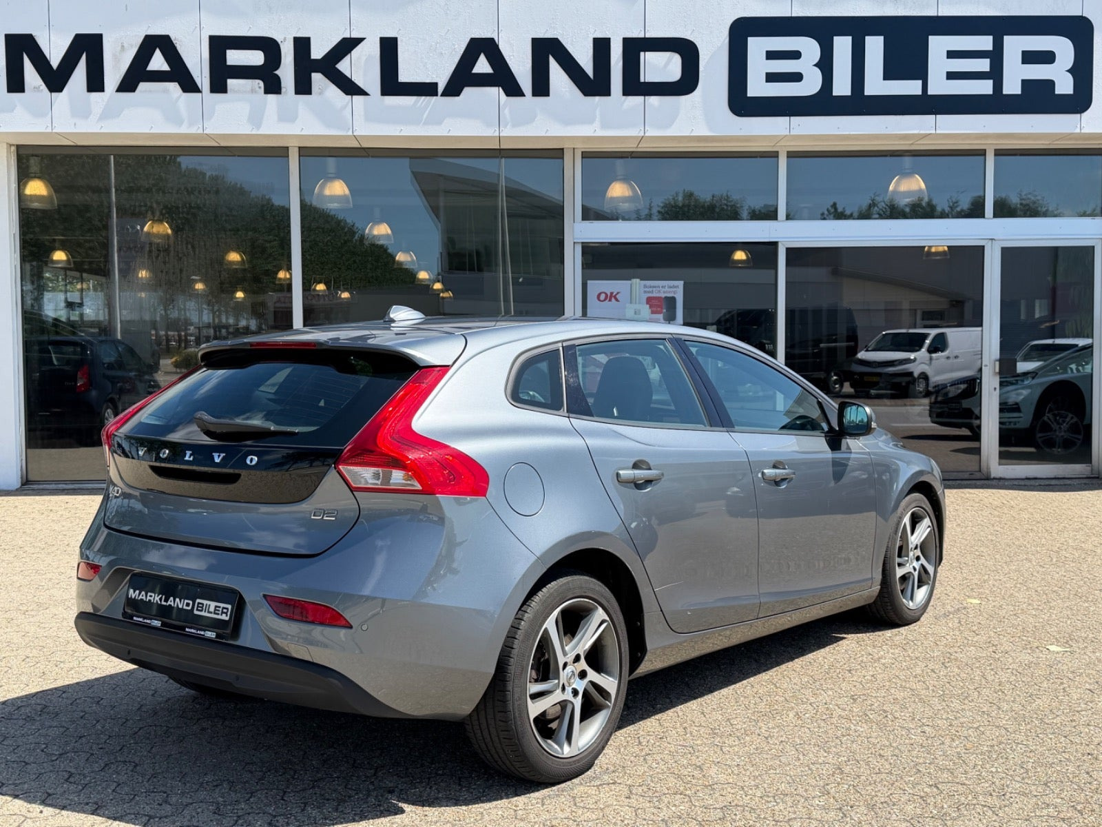 Grå Volvo V40 fra 2018