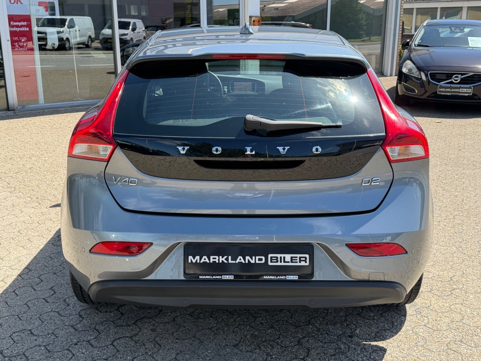Grå Volvo V40 fra 2018
