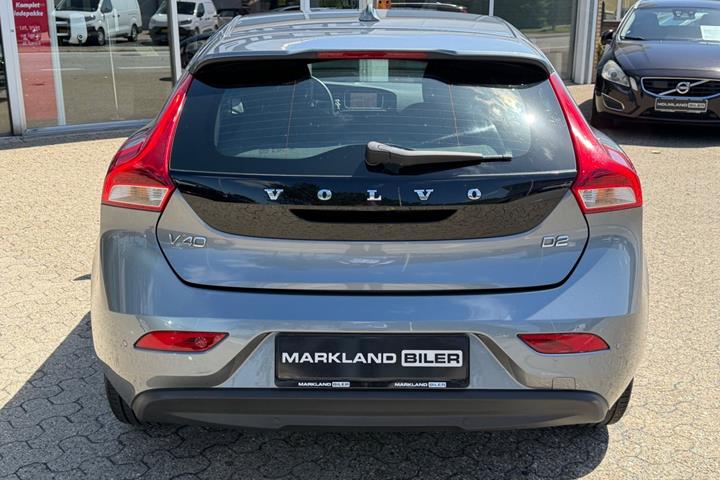 Grå Volvo V40 fra 2018