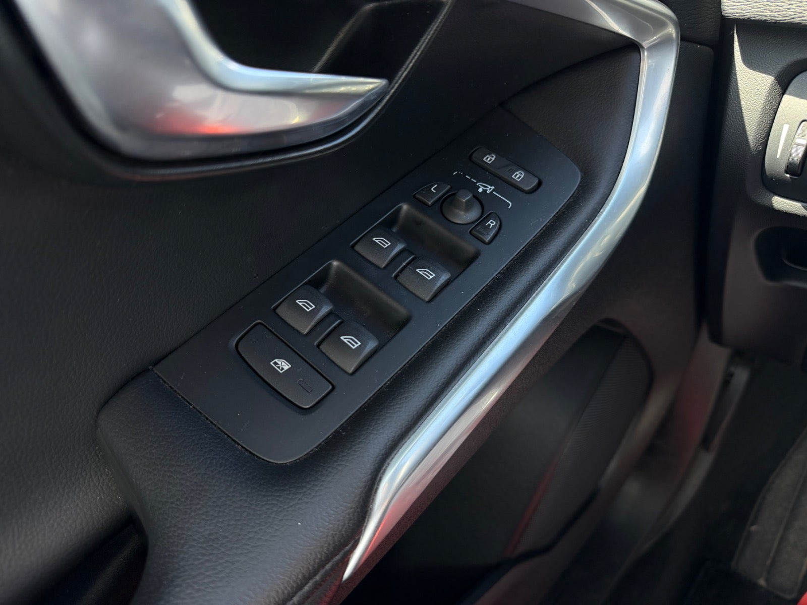 Grå Volvo V40 fra 2018