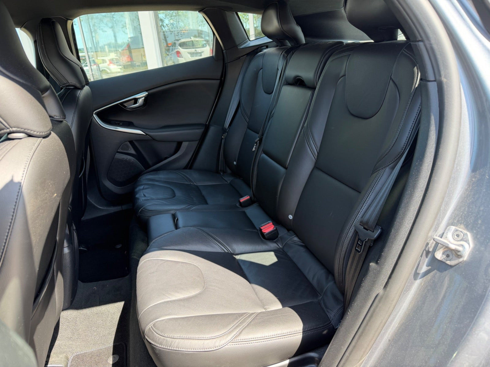 Grå Volvo V40 fra 2018
