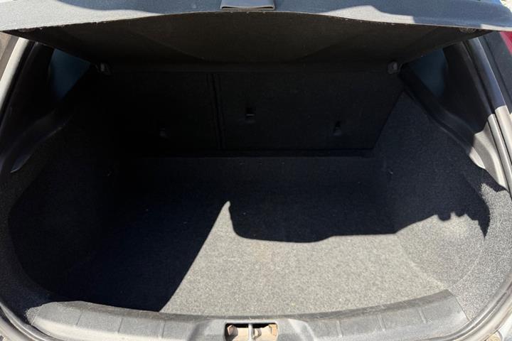 Grå Volvo V40 fra 2018