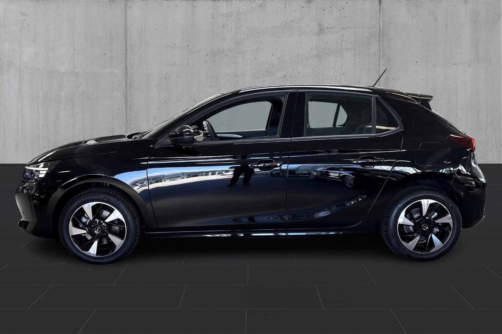 Sort Opel Corsa-e fra 2024