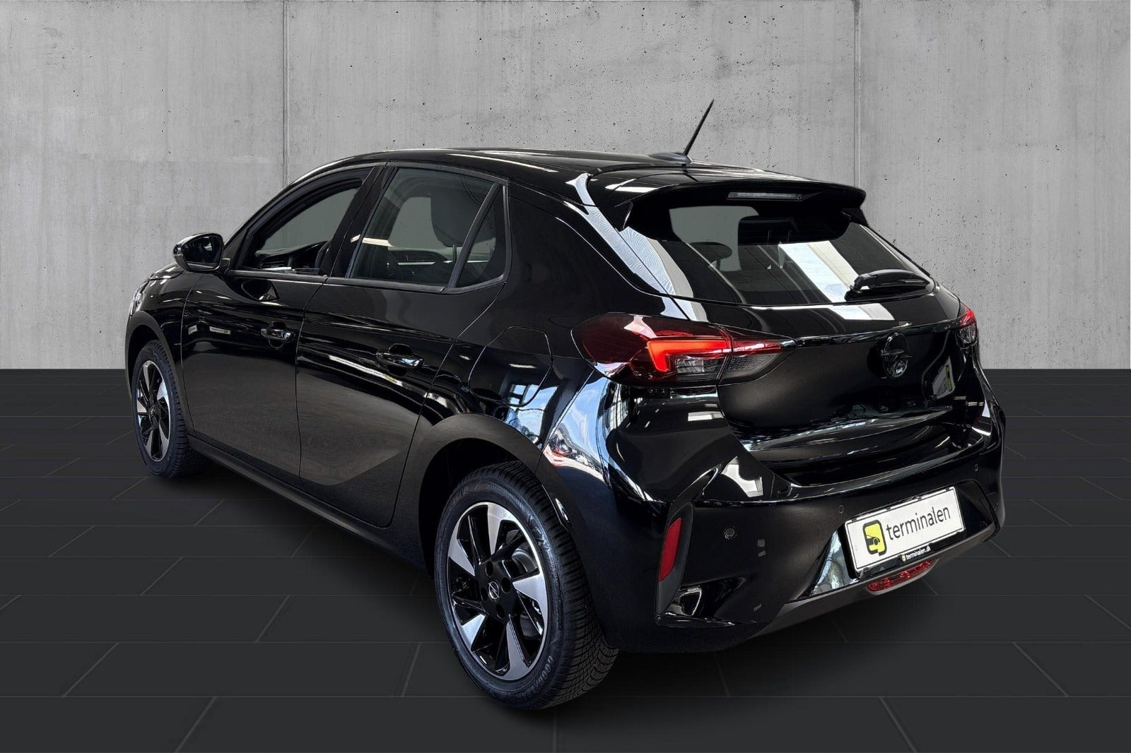 Sort Opel Corsa-e fra 2024