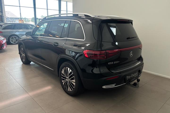 Sort Mercedes EQB250+ fra 2026