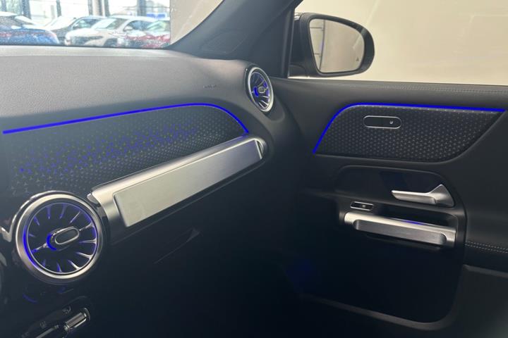 Sort Mercedes EQB250+ fra 2026