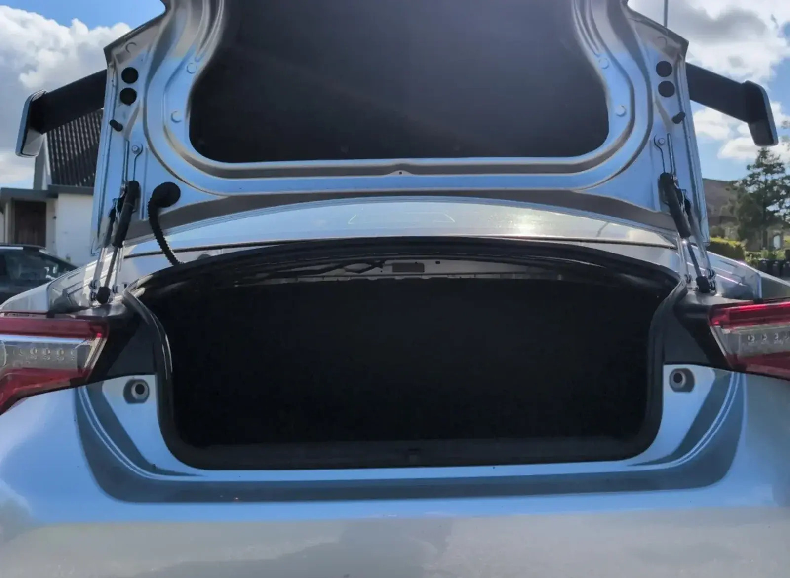 Grå Toyota GT86 fra 2018