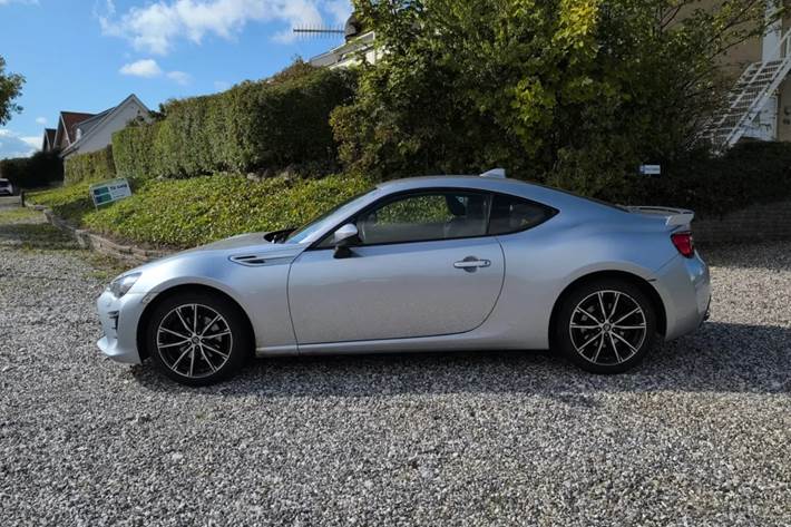 Grå Toyota GT86 fra 2018