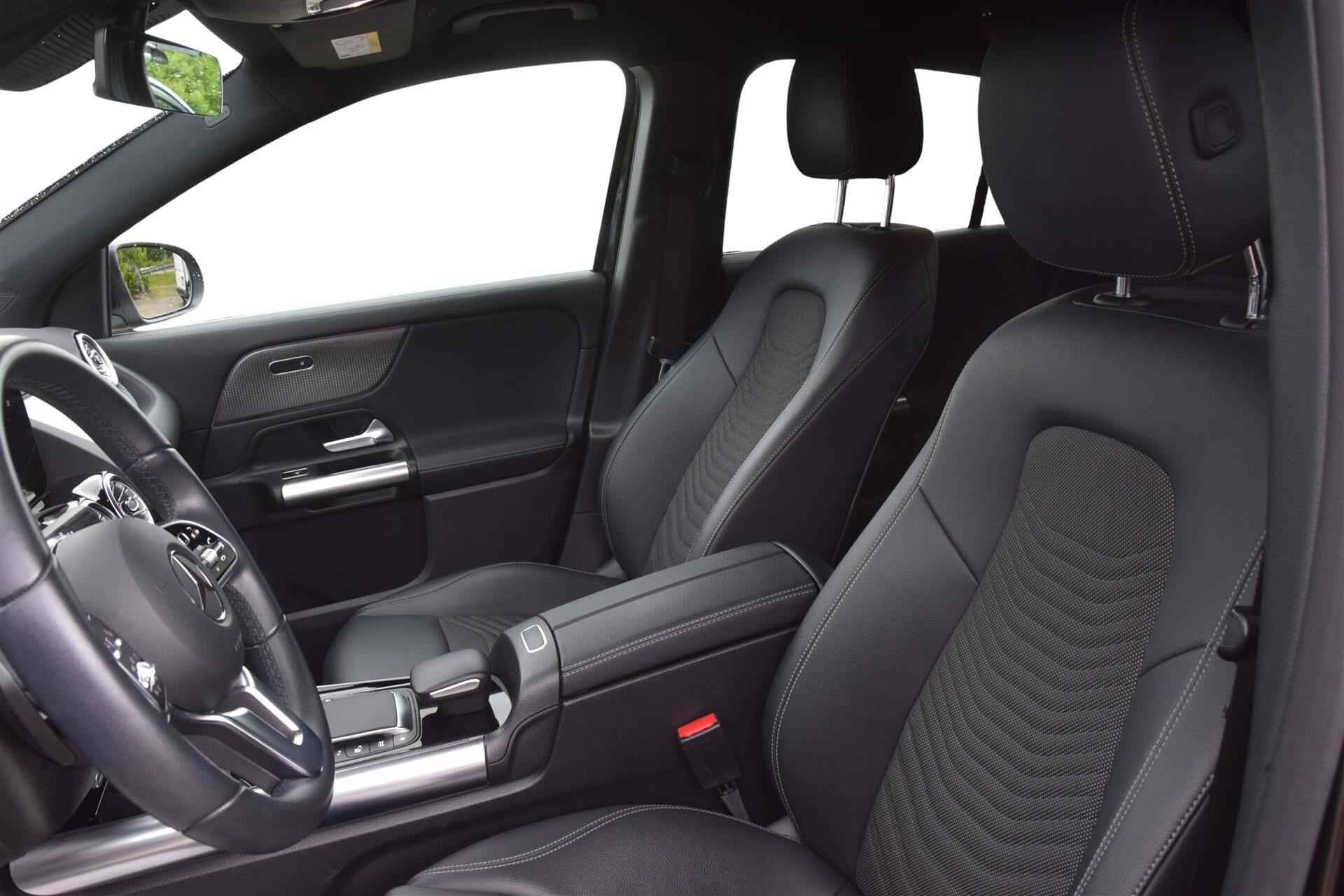 Sort Mercedes EQA 250 fra 2023
