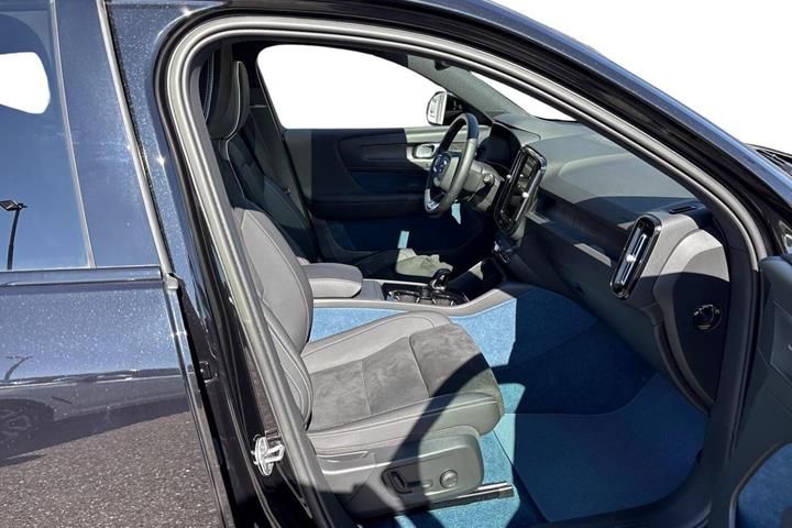 Sort Volvo XC40 fra 2022