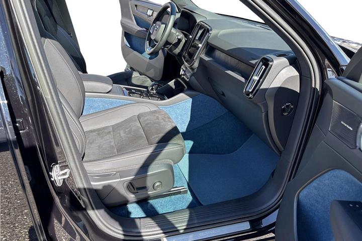 Sort Volvo XC40 fra 2022